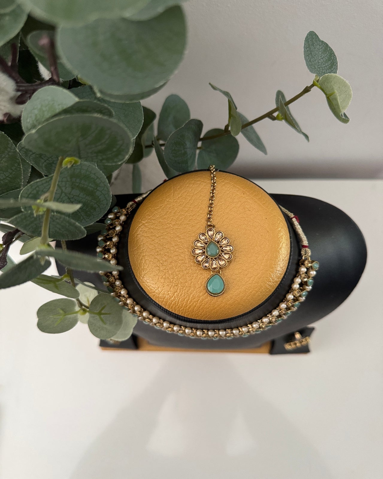 Elegant Light Green Choker Set