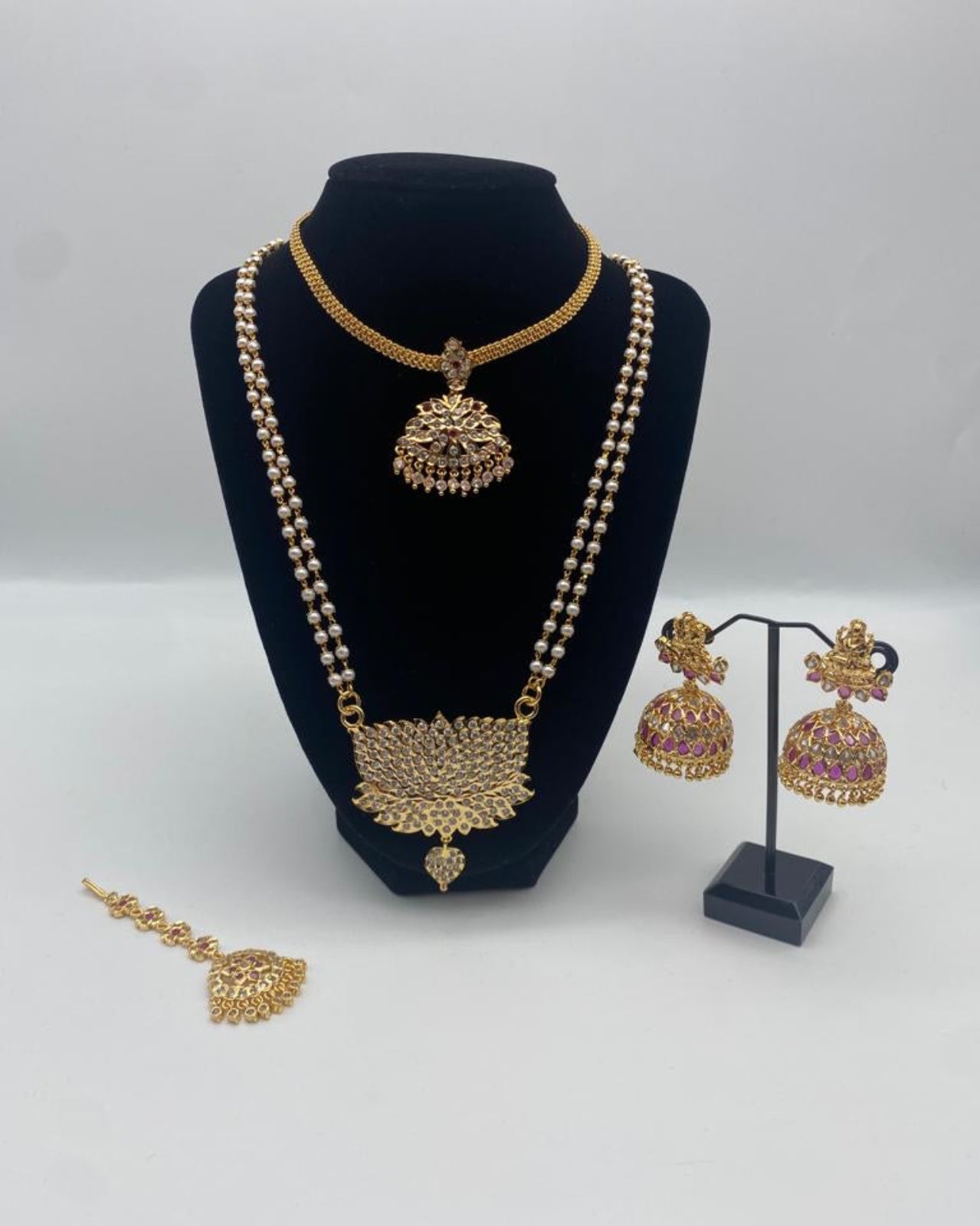 Bridal Atiyal and Pathakum Gold Set