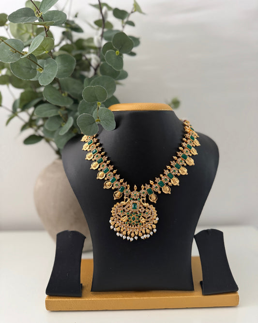 Elegant Emerald & Pearl Gold Necklace